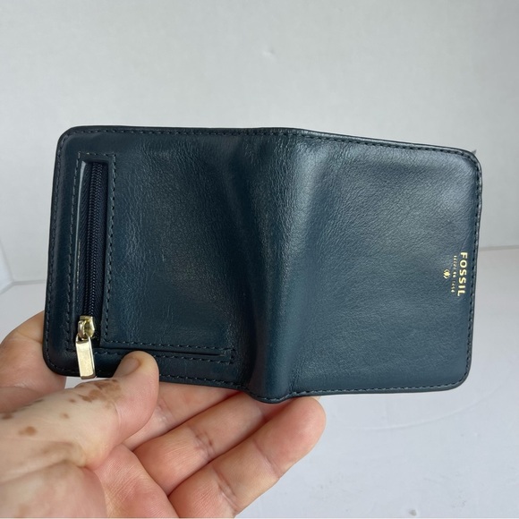 Fossil Dark Blue and Link  Leather Zip Wallet - Picture 6 of 9